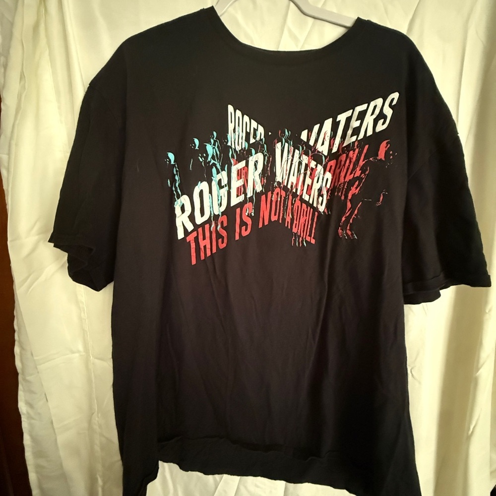 Black Graphic Tee -